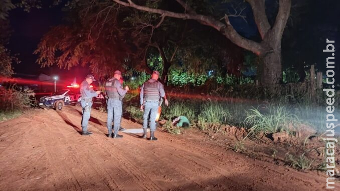 Homem é executado a tiros e corpo abandonado no Jardim Colúmbia Homem é executado a tiros e corpo abandonado no Jardim Colúmbia