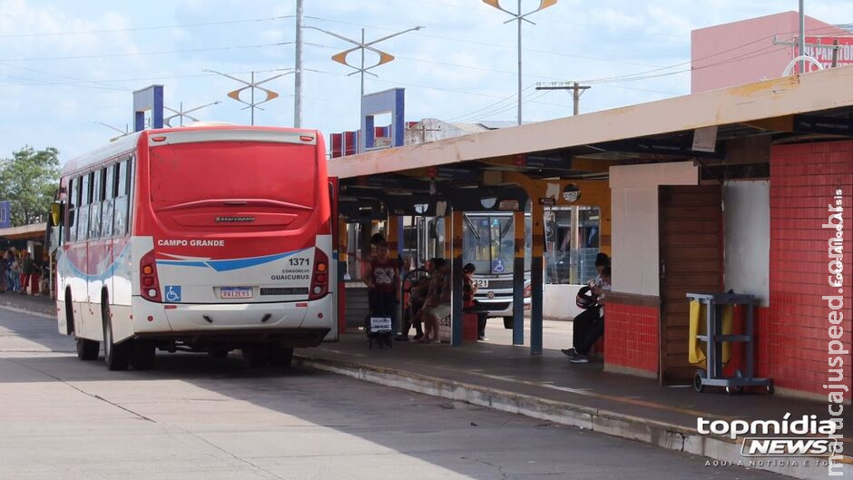 Homem é preso após simular masturbação para adolescente dentro de ônibus em Campo Grande Homem é preso após simular masturbação para adolescente dentro de ônibus em Campo Grande