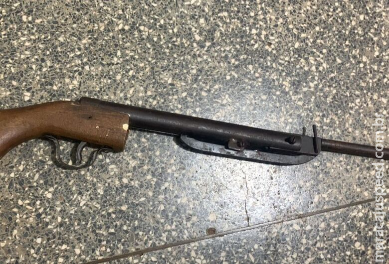 Homem é preso em flagrante por posse irregular de arma de fogo de uso permitido Homem é preso em flagrante por posse irregular de arma de fogo de uso permitido