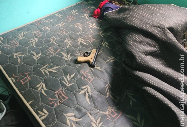 Homem é preso por ameaçar ex-companheira e tem arma apreendida Homem é preso por ameaçar ex-companheira e tem arma apreendida