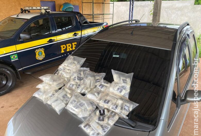 Homem que dirigia veículo na companhia de namorada e menor é preso com drogas Homem que dirigia veículo na companhia de namorada e menor é preso com drogas