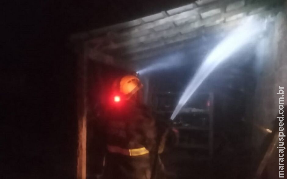Incêndio atinge residência e morador é conduzido à delegacia por suspeita de estupro em Aquidauana Incêndio atinge residência e morador é conduzido à delegacia por suspeita de estupro em Aquidauana