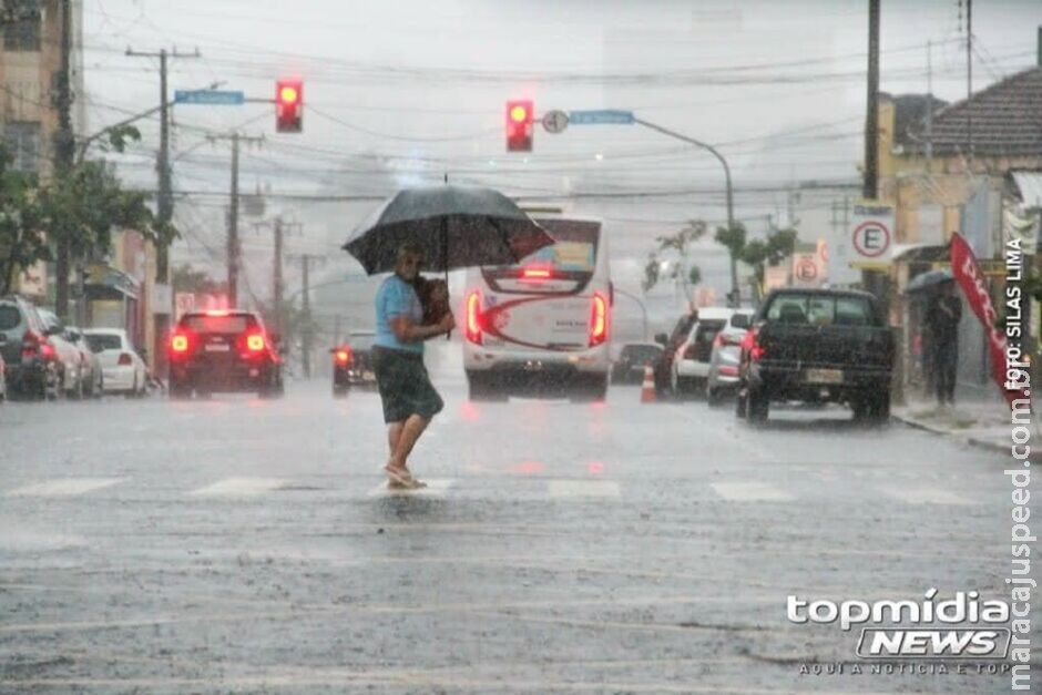 Inmet emite alerta de perigo de chuvas intensas para 17 municípios de MS Inmet emite alerta de perigo de chuvas intensas para 17 municípios de MS