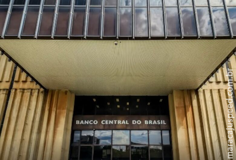 Juros médios cobrados pelos bancos chegam a 42,3% ao ano em janeiro Juros médios cobrados pelos bancos chegam a 42,3% ao ano em janeiro