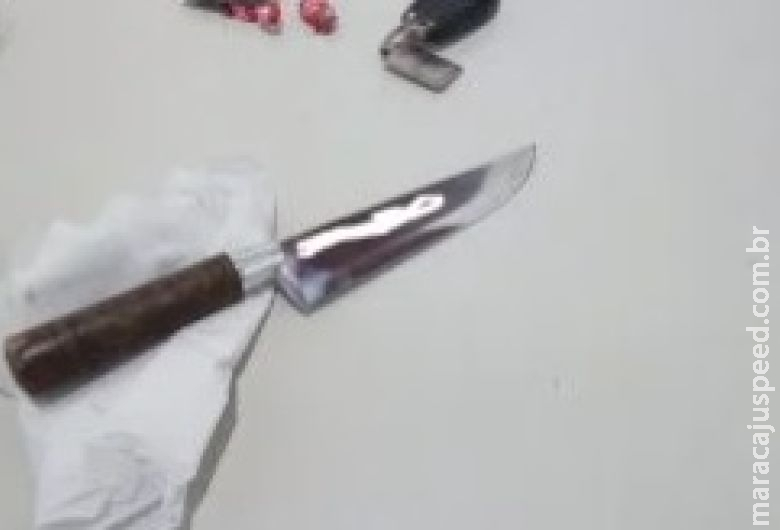 Ladrões matam cachorro a facadas durante tentativa de furto no Estrela Park Ladrões matam cachorro a facadas durante tentativa de furto no Estrela Park