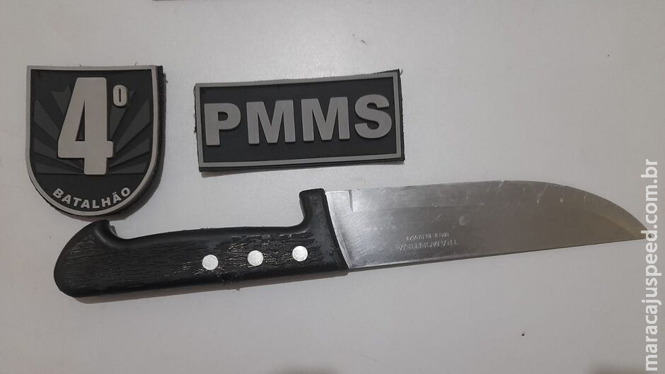 Pai chama polícia para conter filho após ameaças com faca no Santa Emília Pai chama polícia para conter filho após ameaças com faca no Santa Emília