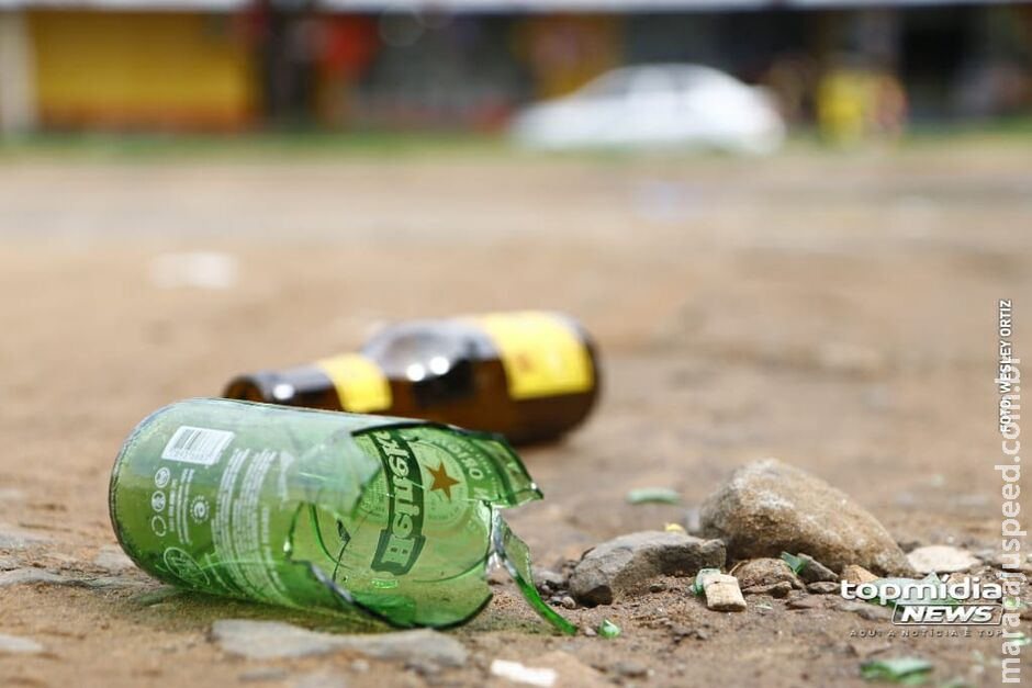 Pai embriagado puxa faca para o filho e caso termina em agressão no bairro Guanandi Pai embriagado puxa faca para o filho e caso termina em agressão no bairro Guanandi