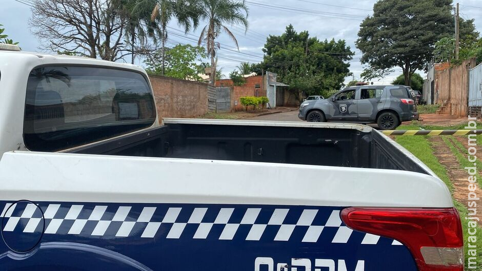 PM aposentado esfaqueia vizinho durante confusão por suposto furto de galo na Vila Marli PM aposentado esfaqueia vizinho durante confusão por suposto furto de galo na Vila Marli