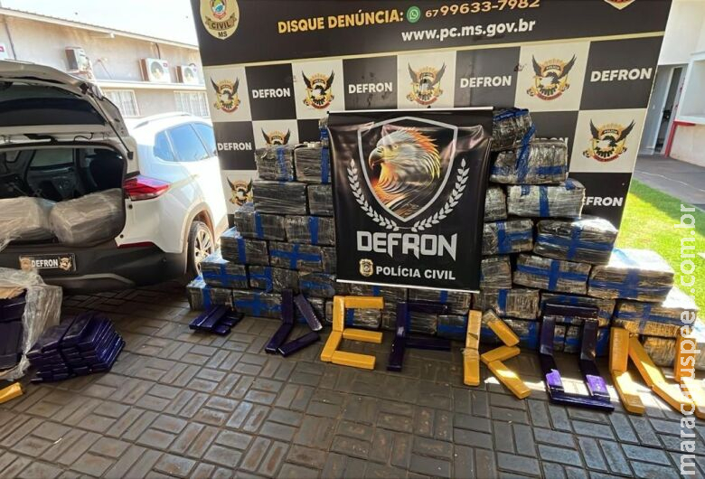Polícia apreende 1t de maconha e apreende veículo furtado durante ação em residência Polícia apreende 1t de maconha e apreende veículo furtado durante ação em residência