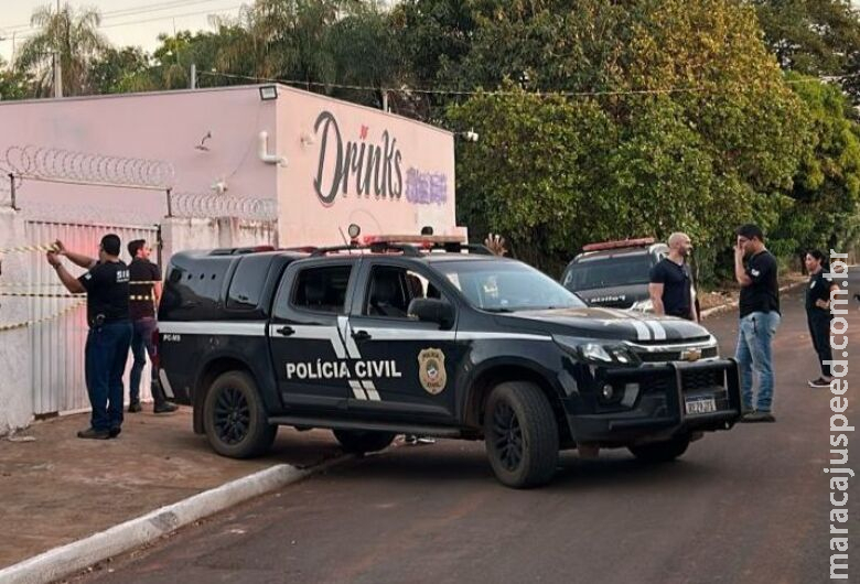Polícia fecha casa de prostituição e prende proprietário Polícia fecha casa de prostituição e prende proprietário
