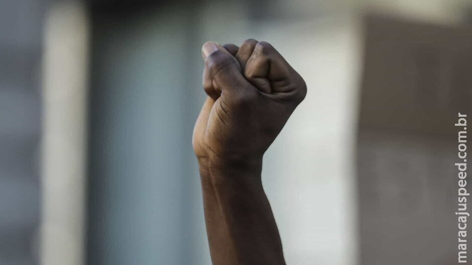 "Você é uma preta pobre": homem é preso por injúria racial em Dourados "Você é uma preta pobre": homem é preso por injúria racial em Dourados