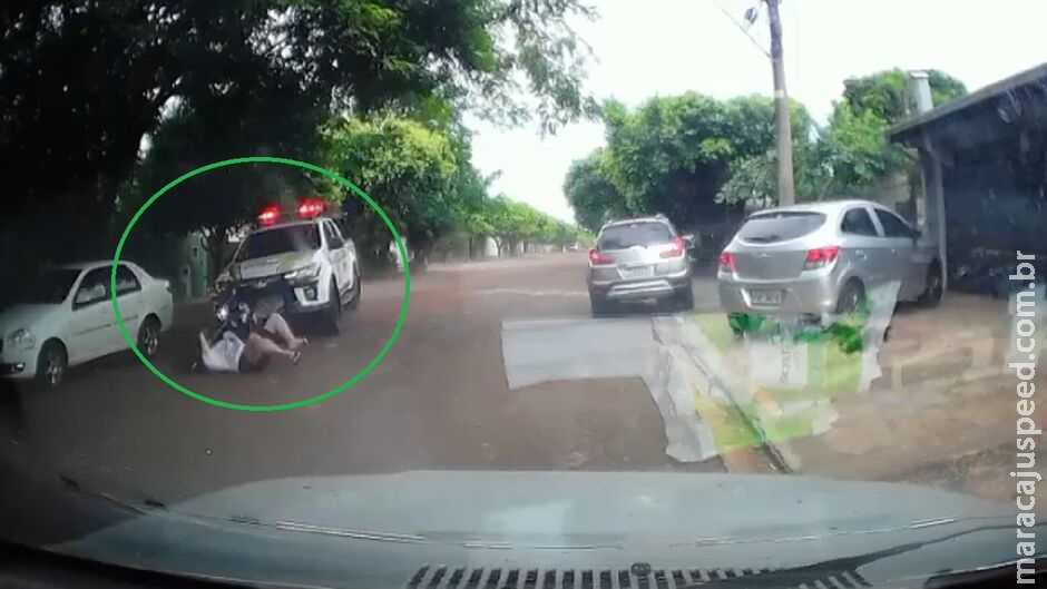 Agente do Detran-MS atropela e quase passa por cima de motociclista em Dourados Agente do Detran-MS atropela e quase passa por cima de motociclista em Dourados