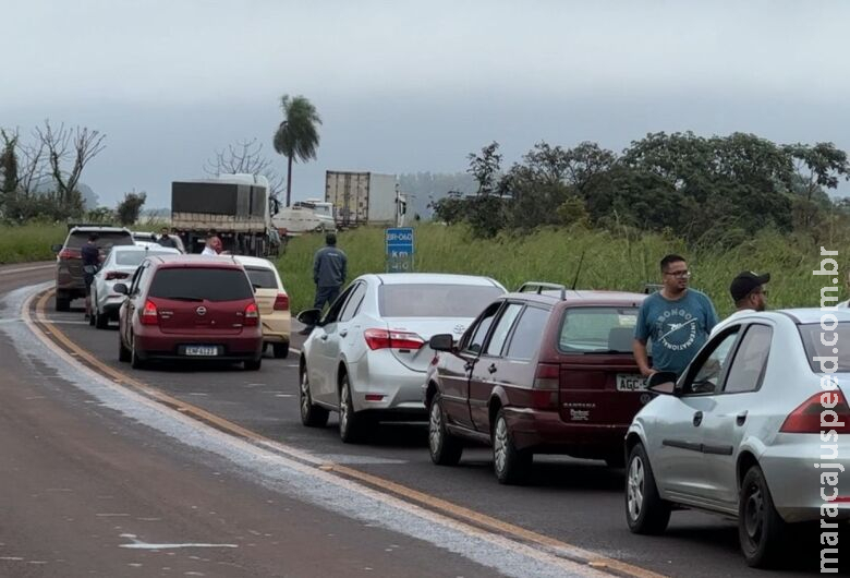 Bloqueio do MST em rodovia federal segue nesta segunda-feira Bloqueio do MST em rodovia federal segue nesta segunda-feira