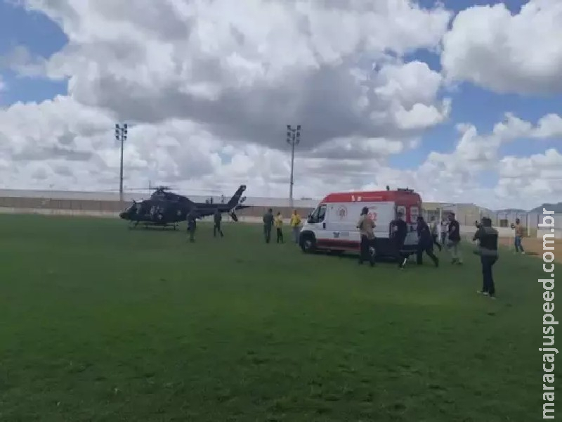 Bolsonaro é levado de helicóptero para hospital após passar mal Bolsonaro é levado de helicóptero para hospital após passar mal