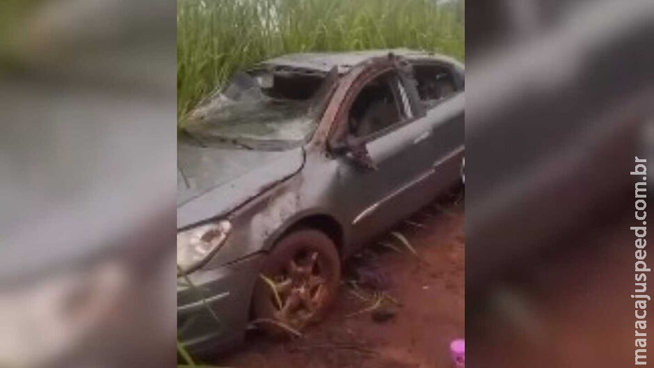 Carro capota e motorista fica ferido na MS-258 Carro capota e motorista fica ferido na MS-258