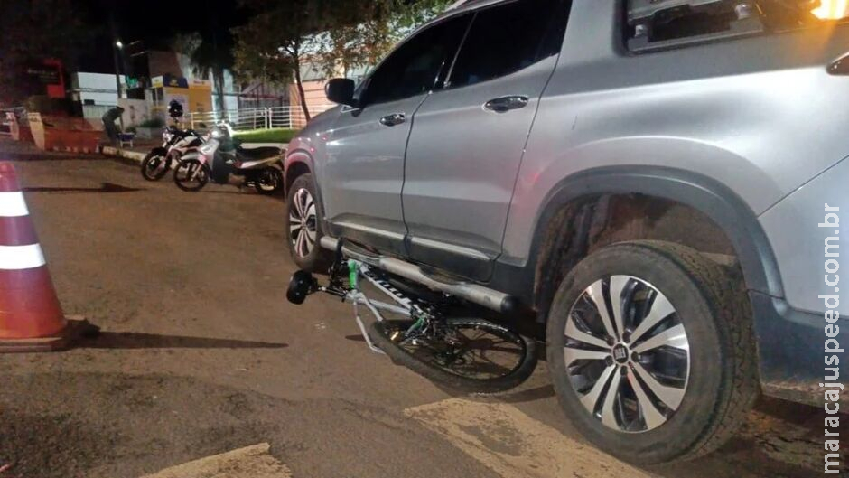 Ciclista fica ferido após ser atingido por carro em cruzamento no Centro de São Gabriel