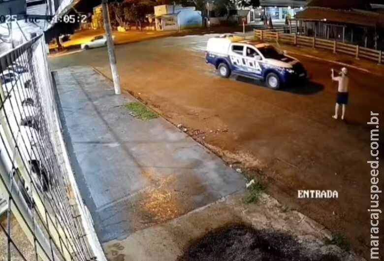 Empresário que apontou arma para PM teve surto e será internado Empresário que apontou arma para PM teve surto e será internado