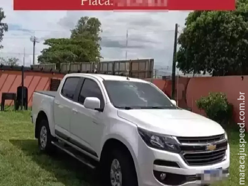 Família de empresário é amarrada e dupla foge com caminhonete Família de empresário é amarrada e dupla foge com caminhonete