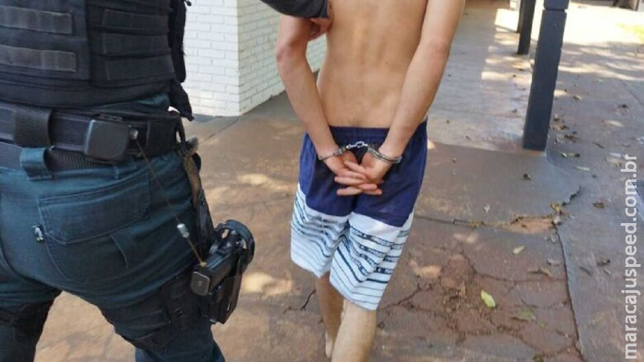 Homem é espancado após tentar furtar loja no Jardim Centenário Homem é espancado após tentar furtar loja no Jardim Centenário