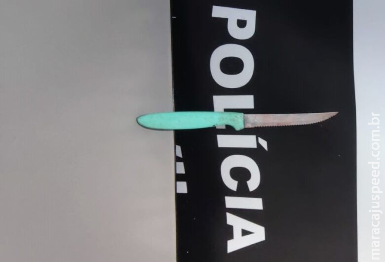 Homem é preso após matar rival a facadas em frente a bar Homem é preso após matar rival a facadas em frente a bar