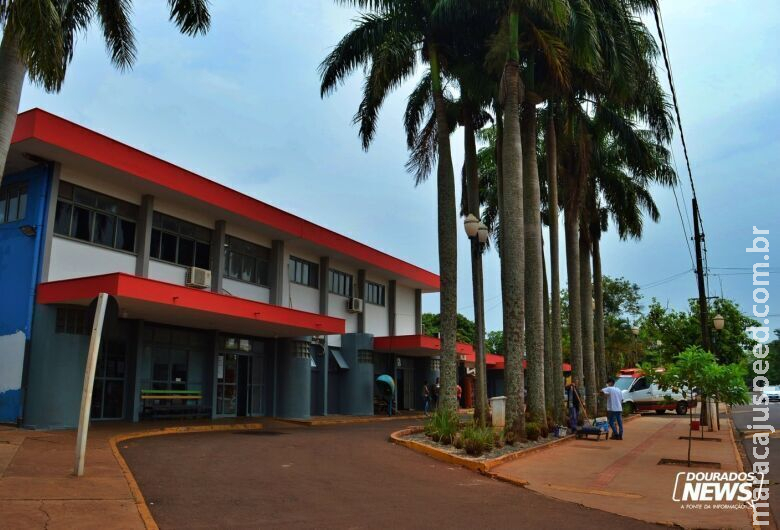 Jovem é internado em estado grave após ser atacado com golpes de facão Jovem é internado em estado grave após ser atacado com golpes de facão