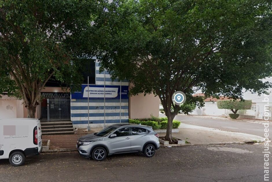 Ladrão é preso escondido entre telhado e cobertura de prédio público em Campo Grande Ladrão é preso escondido entre telhado e cobertura de prédio público em Campo Grande
