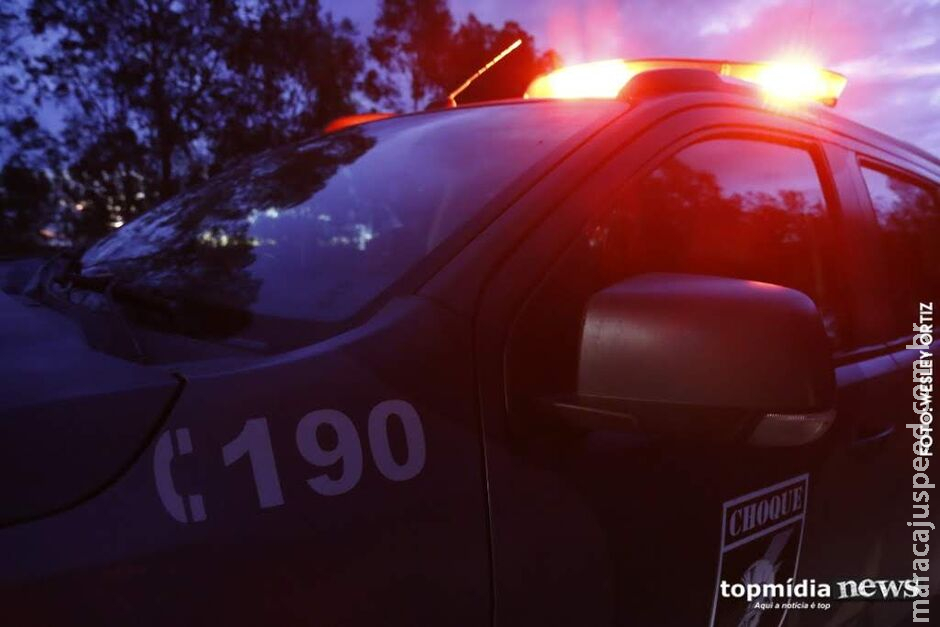 Motociclista foge da polícia, sofre queda e é preso com mandado aberto no Leblon Motociclista foge da polícia, sofre queda e é preso com mandado aberto no Leblon