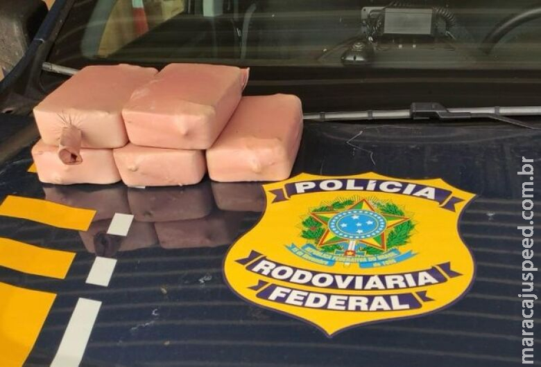 Motorista fica nervoso e polícia encontra cocaína escondida em tanque de combustível