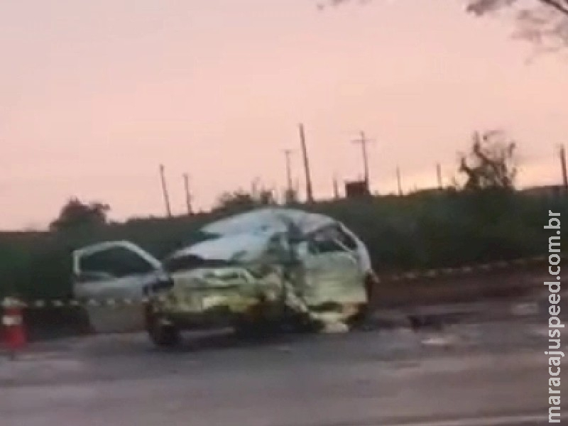 Motorista morre em batida frontal com carreta na BR-163 Motorista morre em batida frontal com carreta na BR-163