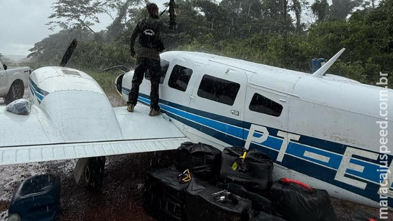 Piloto foge e abandona avião com meia tonelada de cocaína avaliada em R$ 12,5 milhões Piloto foge e abandona avião com meia tonelada de cocaína avaliada em R$ 12,5 milhões