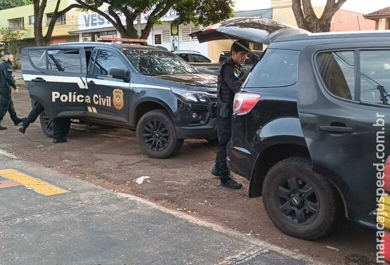Quatro são levados à delegacia em operação que investiga atentados por vingança em Dourados Quatro são levados à delegacia em operação que investiga atentados por vingança em Dourados