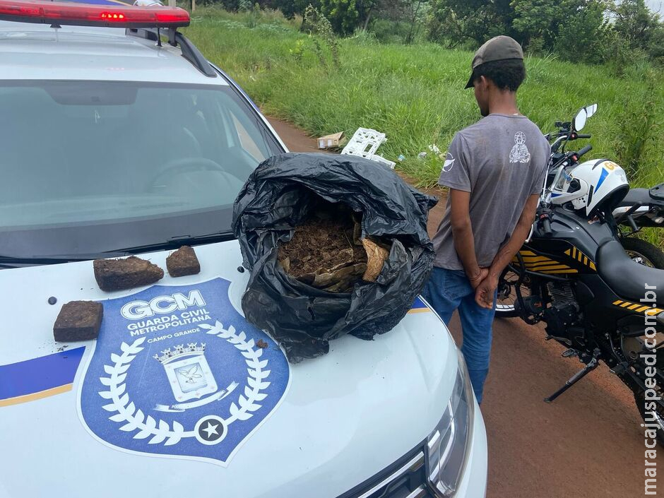 Rapaz é detido pela GCM ao Rapaz é detido pela GCM ao