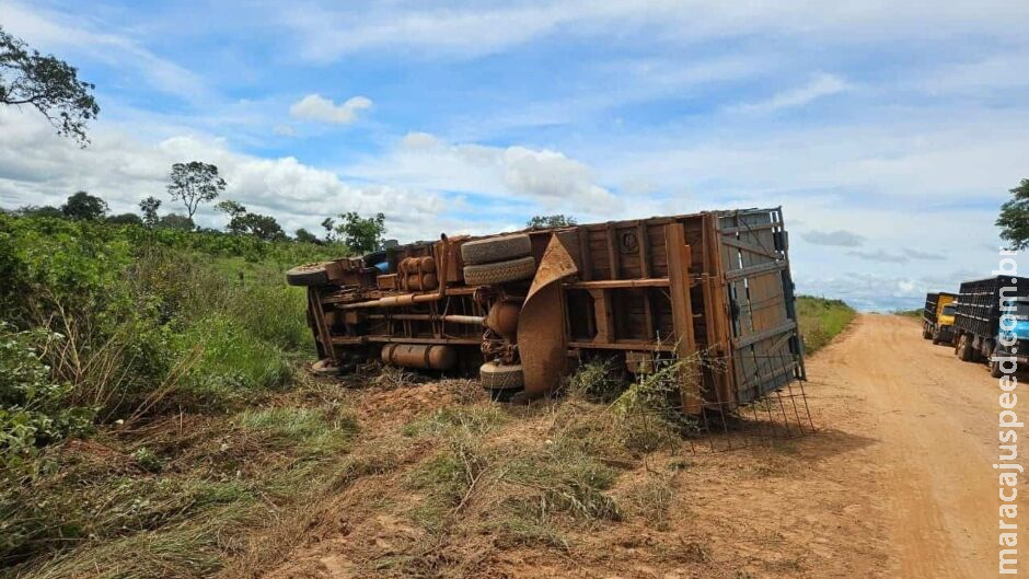 Trabalhador morre após caminhão tombar na MS-142, em São Gabriel do Oeste Trabalhador morre após caminhão tombar na MS-142, em São Gabriel do Oeste