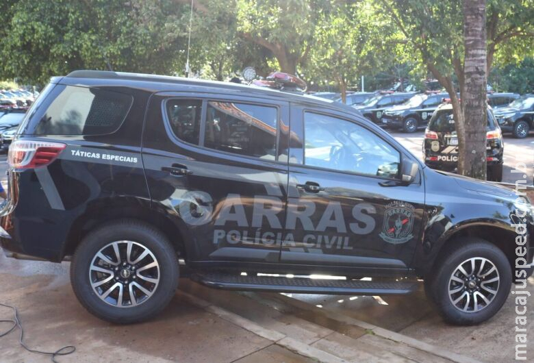 Trio é preso após indivíduo ser abordado transportando drogas em "bolsa de entregador"