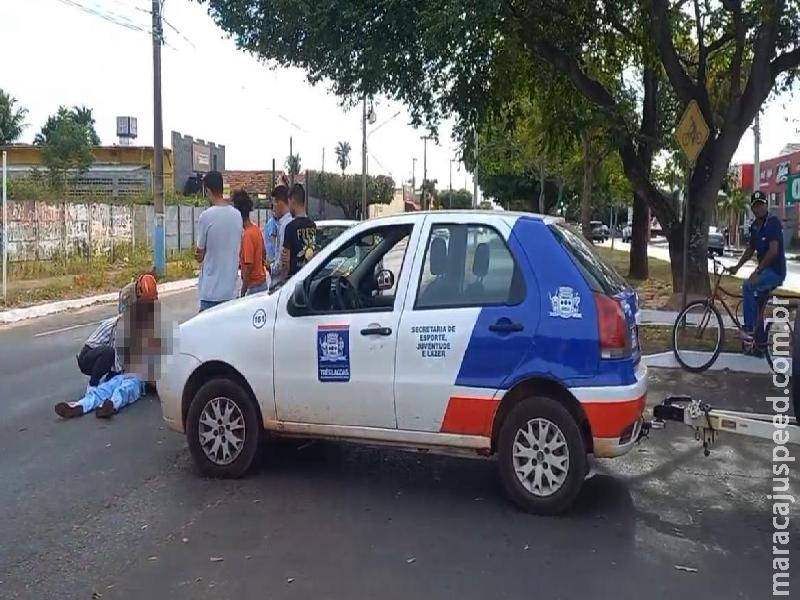 Adolescente em bicicleta elétrica bate em carro da Prefeitura e é socorrida à UPA de Três Lagoas