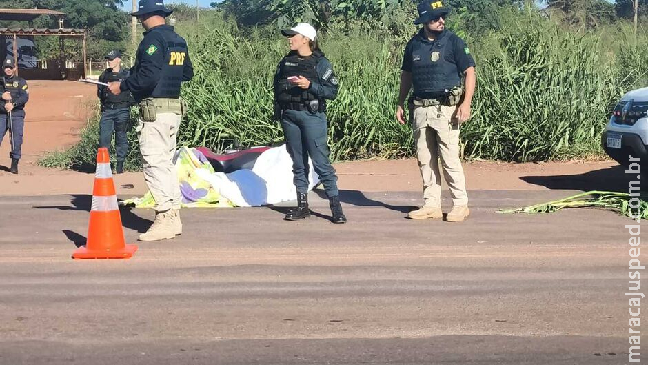 Caminhoneiro que atropelou motociclista se entrega à polícia e alega fuga por medo Caminhoneiro que atropelou motociclista se entrega à polícia e alega fuga por medo
