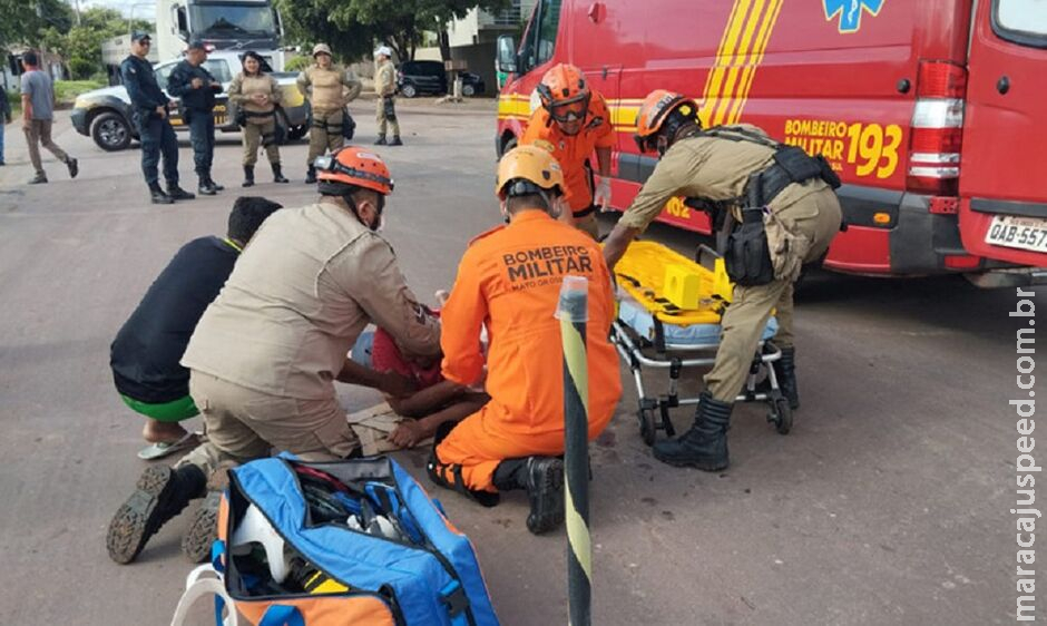Ciclista fica ferida ao ser atropelada por caminhão em Corumbá Ciclista fica ferida ao ser atropelada por caminhão em Corumbá