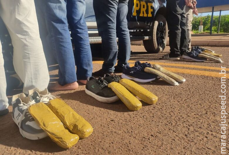Cinco pessoas são presas utilizando calçados com Cinco pessoas são presas utilizando calçados com