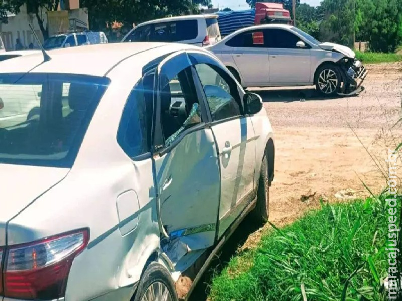 Colisão entre carros deixa três pessoas feridas em Corumbá Colisão entre carros deixa três pessoas feridas em Corumbá
