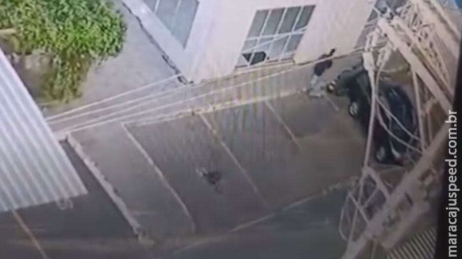 Criança é jogada pelo padrasto do 5º andar de prédio em Minas Gerais Criança é jogada pelo padrasto do 5º andar de prédio em Minas Gerais