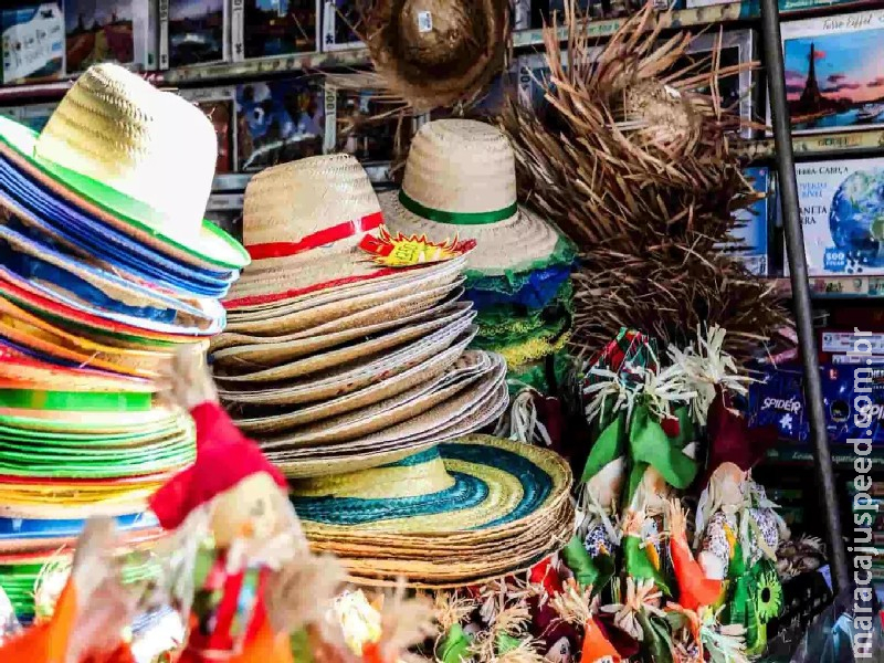 Da bandeirola ao chapéu de palha, lojas de Campo Grande entram no clima de festa junina Da bandeirola ao chapéu de palha, lojas de Campo Grande entram no clima de festa junina