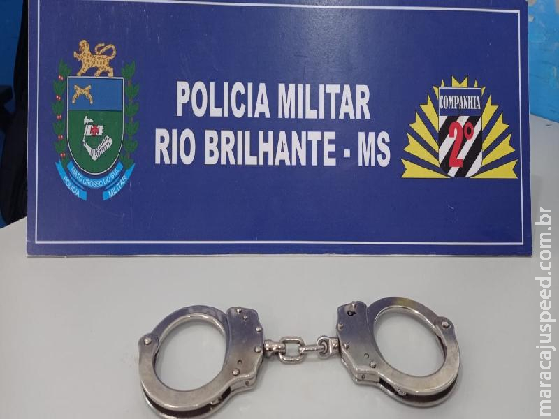 Homem com mandado de prisão em aberto é detido pela Polícia Militar em Rio Brilhante Homem com mandado de prisão em aberto é detido pela Polícia Militar em Rio Brilhante