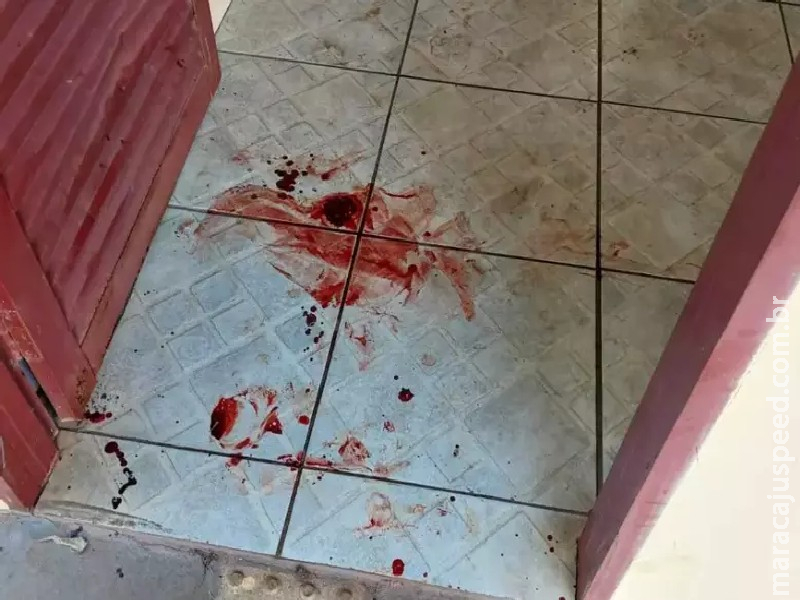 Homem invade ONG que abriga crianças e esfaqueia esposa Homem invade ONG que abriga crianças e esfaqueia esposa