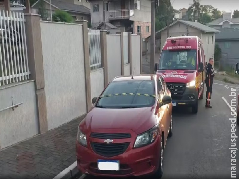 Madrasta é indiciada após criança de 3 anos morrer trancada em carro Madrasta é indiciada após criança de 3 anos morrer trancada em carro