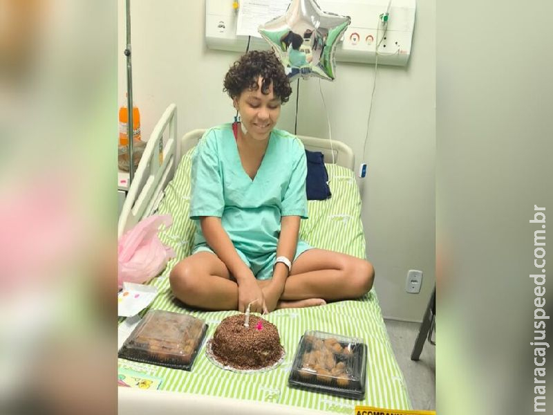 Mesmo internada, 15 anos de Ana Clara não passa em branco, com festinha repleta de afeto no hospital Mesmo internada, 15 anos de Ana Clara não passa em branco, com festinha repleta de afeto no hospital
