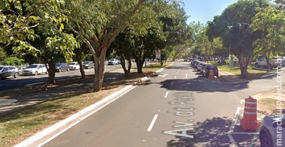 Motociclista bate em caminhonete da Sejusp e fica em estado grave em Campo Grande Motociclista bate em caminhonete da Sejusp e fica em estado grave em Campo Grande