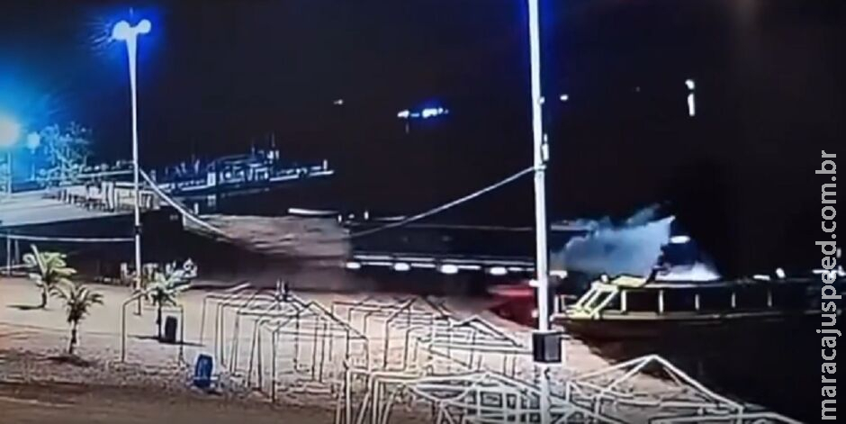 Motorista de MS sobrevive após carreta cair no Rio Paraná Motorista de MS sobrevive após carreta cair no Rio Paraná