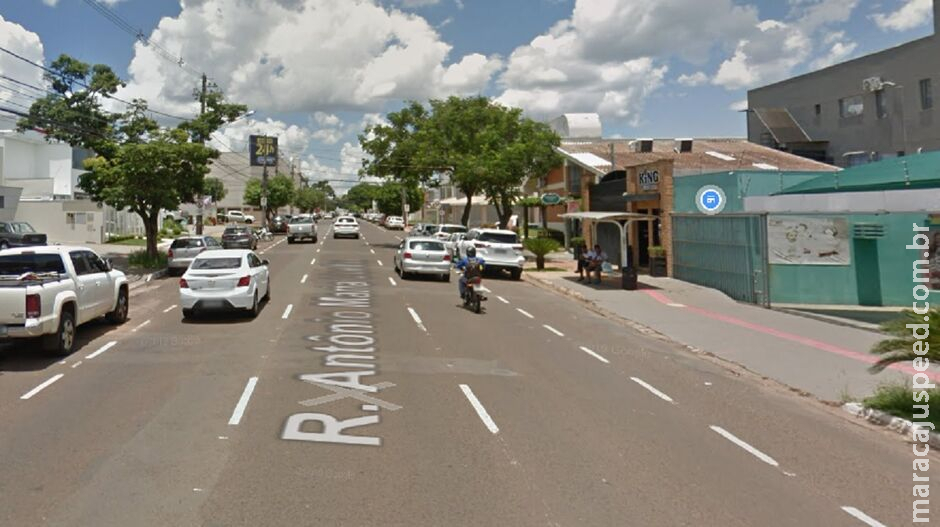 Motorista tenta matar dois atropelados e policial atira em pneu no Jd. dos Estados Motorista tenta matar dois atropelados e policial atira em pneu no Jd. dos Estados