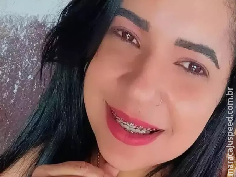 Mulher é assassinada a tiros pelo ex na frente do filho Mulher é assassinada a tiros pelo ex na frente do filho