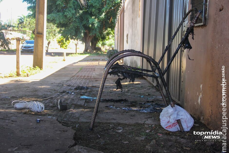 Mulher morre queimada em frente à casa do ex no Nova Campo Grande Mulher morre queimada em frente à casa do ex no Nova Campo Grande